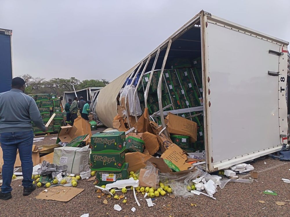 Three women have been killed in a crash that has partially closed the N1 near Gyser in Limpopo’s Capricorn District